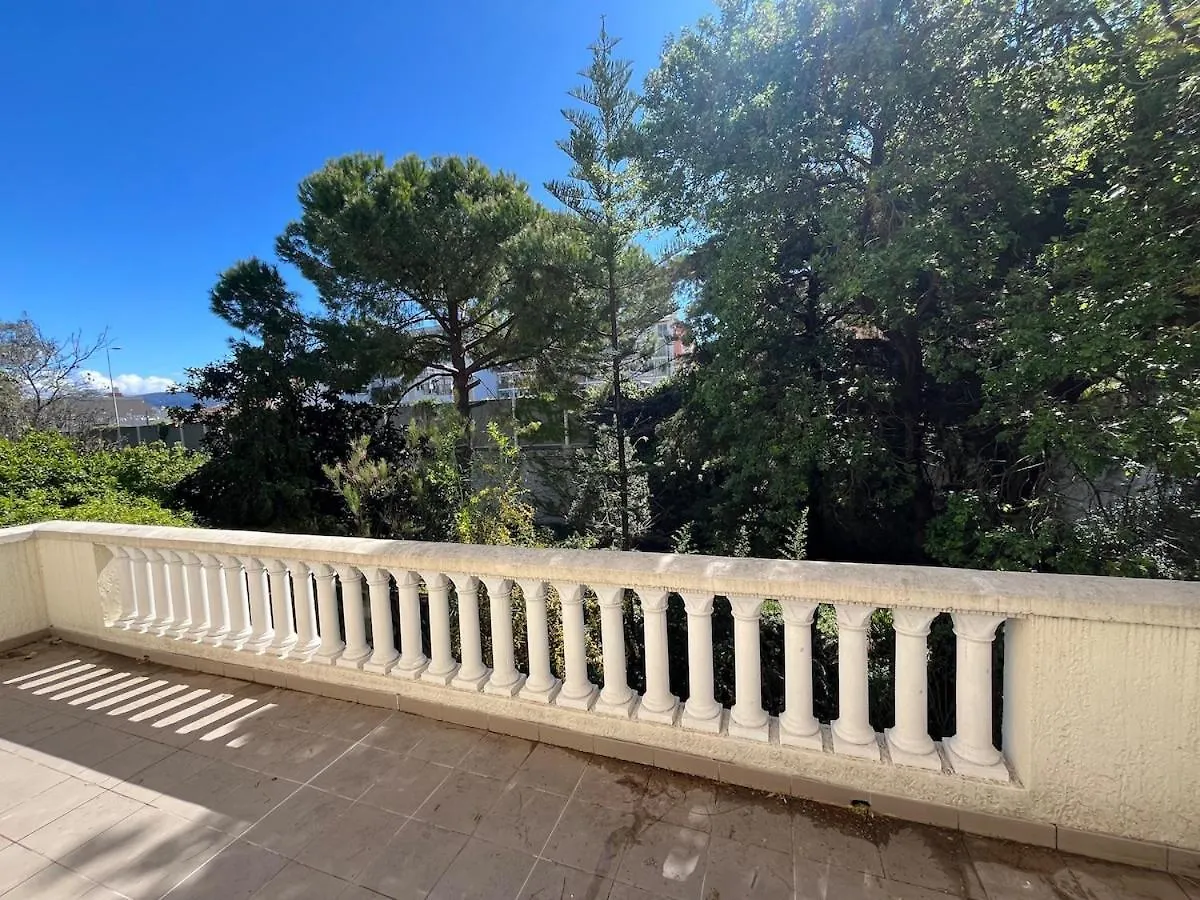 וילה הוילה ניס Seaside Jungle Retreat